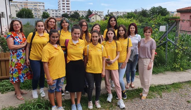Tinerele din judeţul Constanţa, sprijinite să obţină permisul european de conducere a computerului