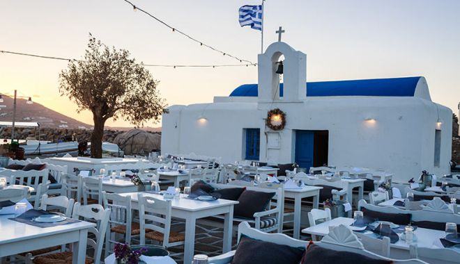 Grecia a redeschis terasele, cafenelele si restaurantele după o pauză de șase luni