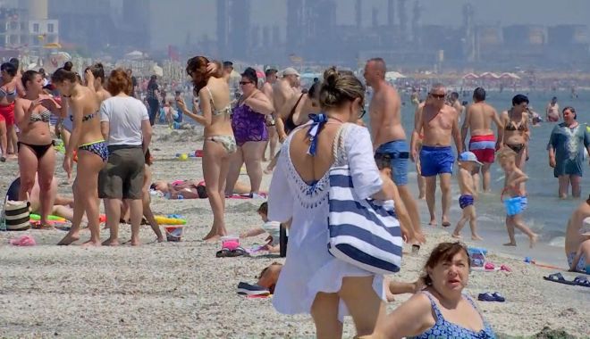 Cel mai aglomerat weekend de pe litoral. 135.000 de turiști sunt cazați în unități clasificate