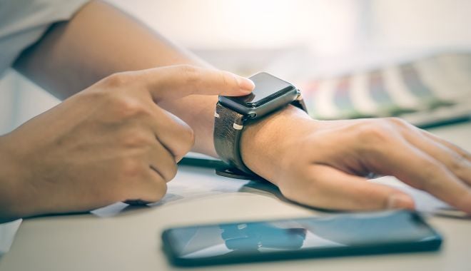 Un elev de la Liceul “Decebal”, eliminat de la BAC pentru că avea la el un ceas inteligent