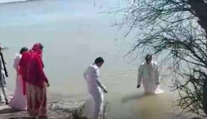 Pastor, sancţionat pentru organizarea unui botez pe malul Dunării