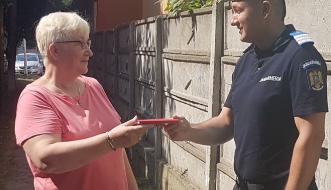 FAPTE BUNE. Un jandarm de la Gruparea Mobilă „Tomis” a recuperat banii unei femei. „Erau pentru renovarea casei!”