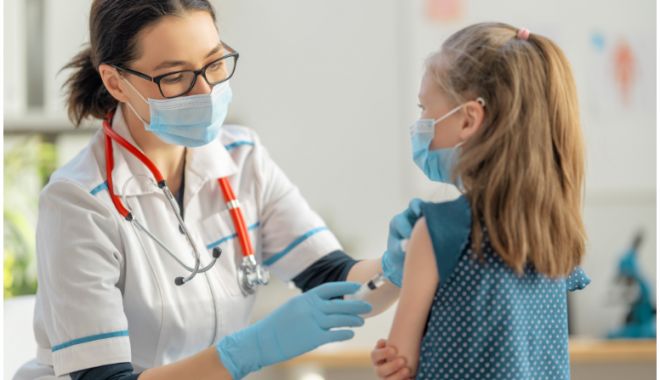 Agenţia Europeană a Medicamentului a început să analizeze administrarea vaccinului Pizer la copiii de 5-11 ani
