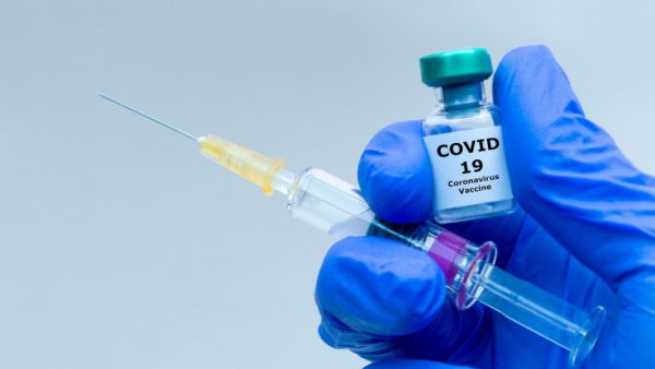 Un registrator de la un centru de vaccinare, cercetat penal dupa ce ar fi eliberat adeverințe false