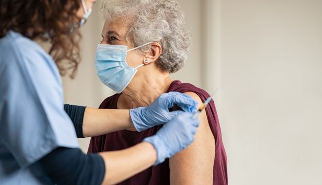 Vaccinul anti-COVID, administrat simultan sau la orice interval cu vaccinul antigripal