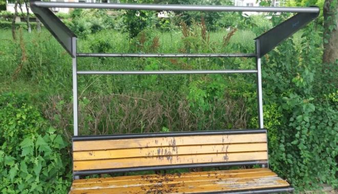 Primăria Constanţa face apel la cetăţeni să nu mai vandalizeze mobilierul stradal
