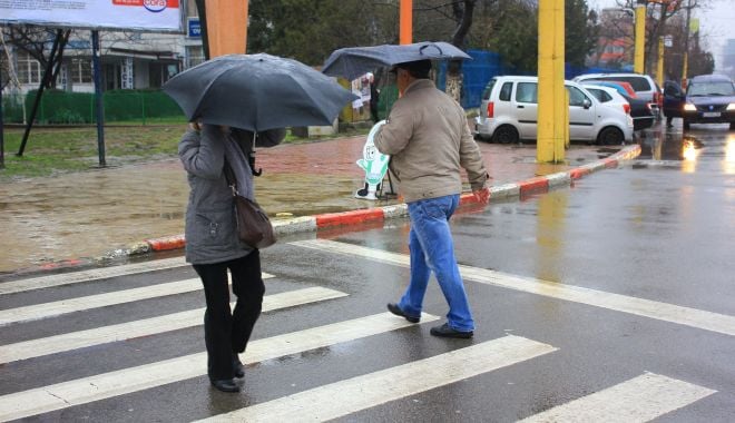 V-aţi bucurat prea mult de soare? Vin ploile, la Constanţa!