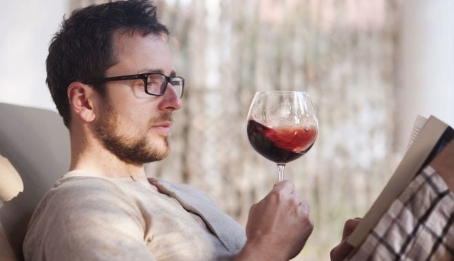 Vinul, consumat cu moderaţie de români