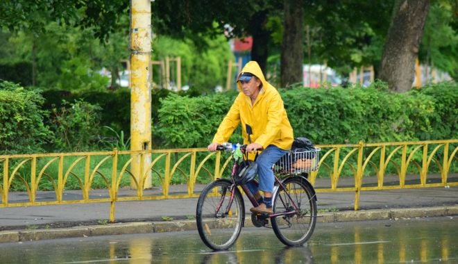 Continuă ploile, la Constanţa. Ce veşti aduc meteorologii