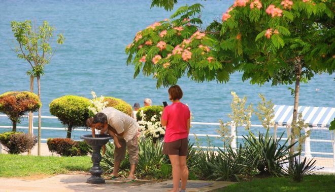Arşiţă mare! 35 de grade Celsius, luni, pe litoral