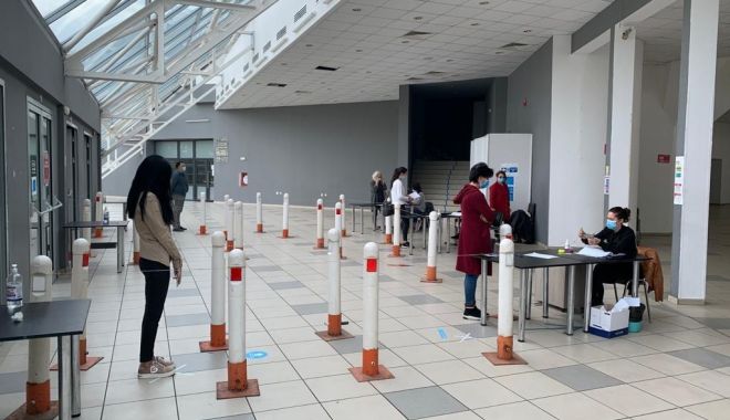Vaccinare la mare! Cabinete destinate exclusiv turiștilor, la Pavilionul Expozițional din Mamaia