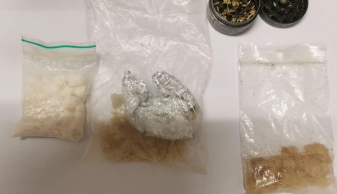 Consumatori de droguri depistați de jandarmi, în Mamaia și Vama Veche