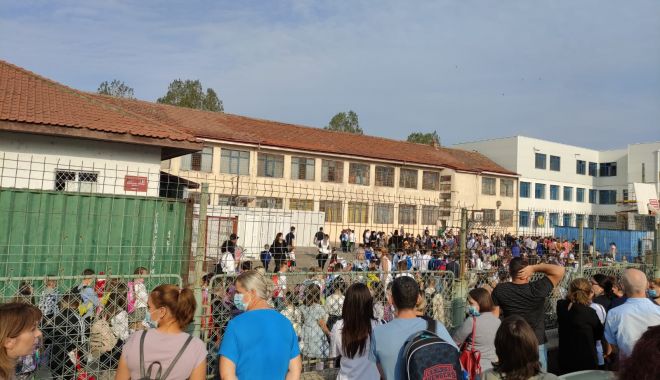 O nouă clasă, de gimnaziu, își mută cursurile în online. Ministrul dă asigurări că DSP suportă operațiunea de testare în școli