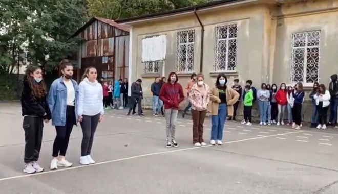 Caroliştii au sărbătorit 20 de ani de diversitate lingvistică