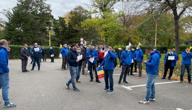 Protest la Primăria Constanța. Angajații CT Bus, supărați de plafonarea salariilor