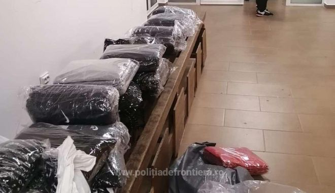 Bunuri susceptibile a fi contrafăcute în valoare de peste 18.000 lei, confiscate la Vama Veche