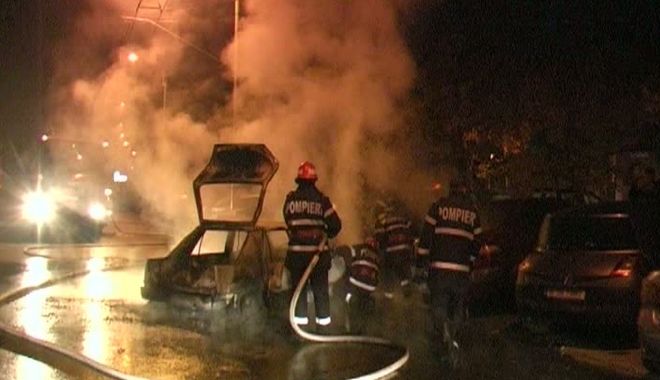 RĂZBUNARE: un bărbat din Tuzla a incendiat mașina vecinei, din cauza unui maidanez!