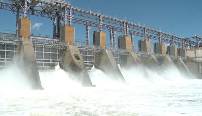 Producția de energie electrică a făcut un salt de aproape 10%