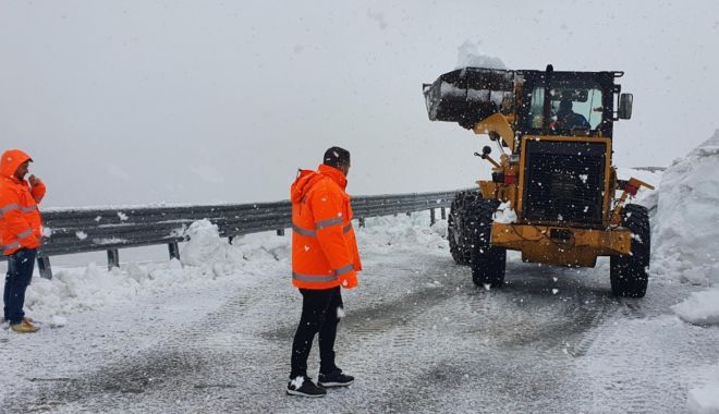 Șoseaua Transalpina rămâne închisă din cauza poleiului și a zăpezii