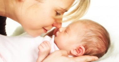 De Ce Are Nou Născutul Păr Pe Umeri Si Pe Urechi
