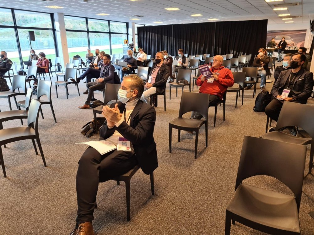 Delegație a Facultății de Educație Fizică, prezentă în Belgia, la o conferinţă pe teme de inovare în sport - facultateadeeducatiefizica-1638472339.jpg