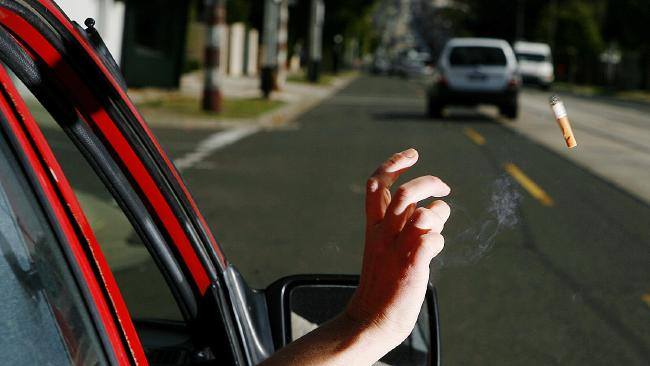 Șofer amendat cu 15.000 lei după ce a aruncat un chiştoc de ţigară pe geamul maşinii - tic-1637316198.jpg
