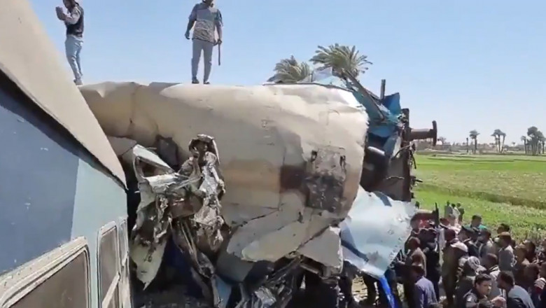 VIDEO. S-au ciocnit două trenuri în Egipt. Sunt peste 32 de morţi - tren-1616773286.jpg