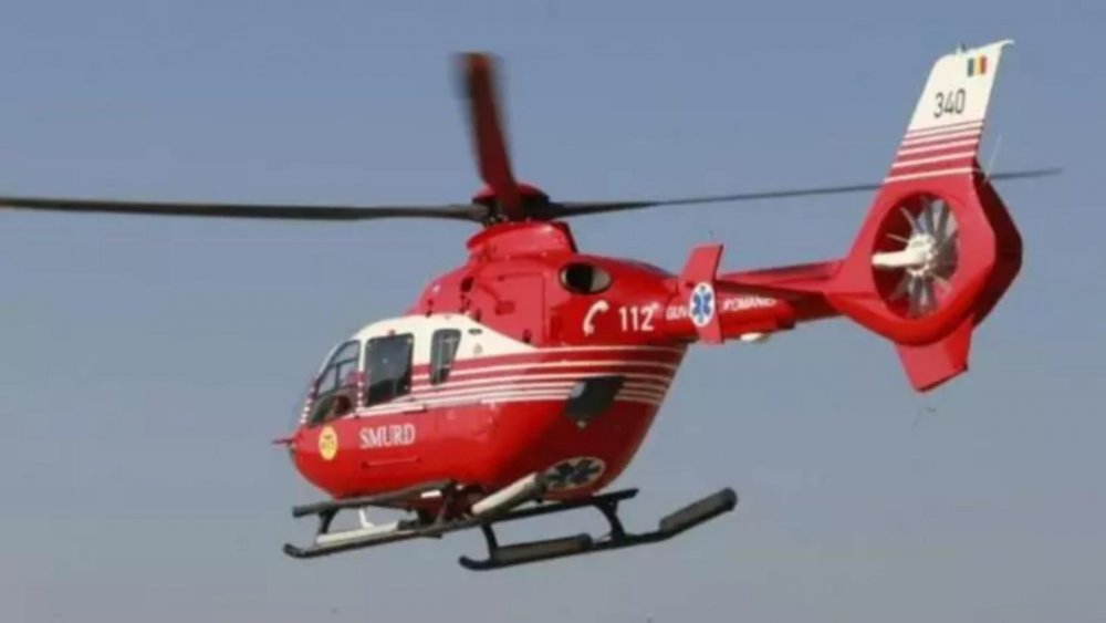 Turist accidentat pe pârtie, preluat cu un elicopter şi dus la spital - turist-1642178530.jpg